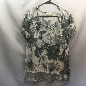 **Cato Size XL Black and Gray Floral Print T-Shirt